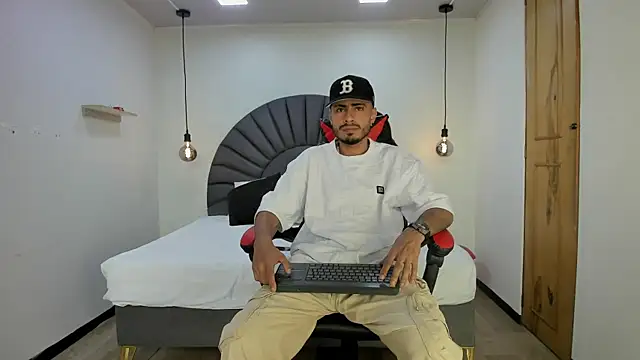 Snapshot of MatthewCullen chatting on January 2026 08:36:01 PM MatthewCullen online show from January 2026 08:36:01 PM