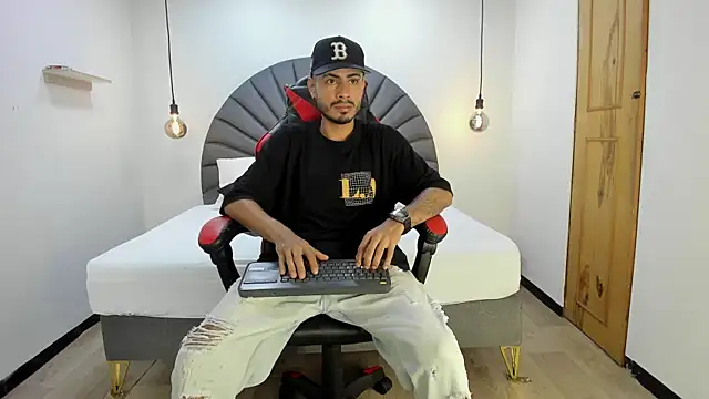 Snapshot of MatthewCullen chatting on January 2026 08:23:01 PM MatthewCullen online show from January 2026 08:23:01 PM