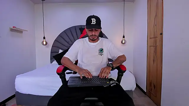 Snapshot of MatthewCullen chatting on January 2026 08:13:02 PM MatthewCullen online show from January 2026 08:13:02 PM