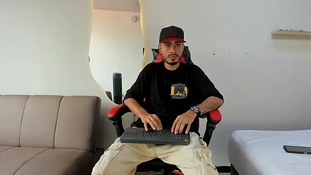 Snapshot of MatthewCullen chatting on January 2026 08:12:01 PM MatthewCullen online show from January 2026 08:12:01 PM