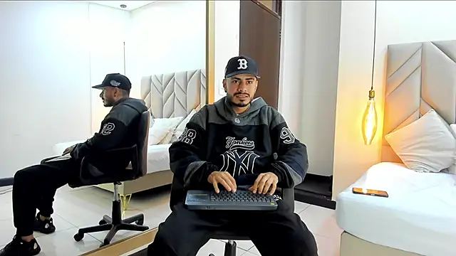 Snapshot of MatthewCullen chatting on February 2026 04:22:01 AM MatthewCullen online show from February 2026 04:22:01 AM