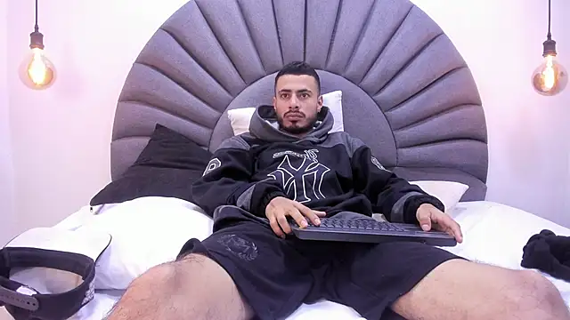 Snapshot of MatthewCullen chatting on February 2026 02:53:01 AM MatthewCullen online show from February 2026 02:53:01 AM