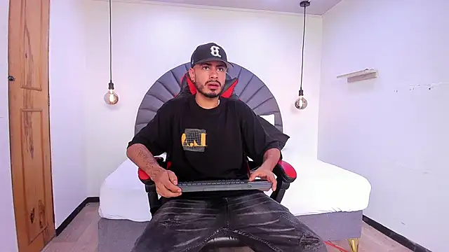 Snapshot of MatthewCullen chatting on February 2026 07:41:02 PM MatthewCullen online show from February 2026 07:41:02 PM