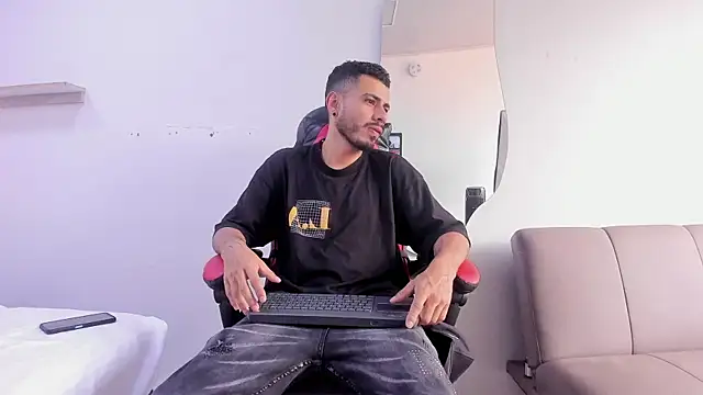 Snapshot of MatthewCullen chatting on February 2026 08:03:02 PM MatthewCullen online show from February 2026 08:03:02 PM