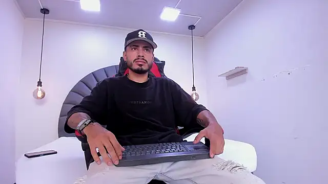 Snapshot of MatthewCullen chatting on February 2026 07:51:02 PM MatthewCullen online show from February 2026 07:51:02 PM