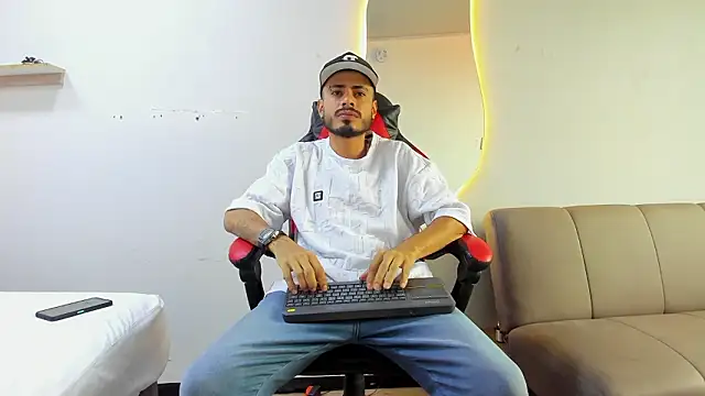 Snapshot of MatthewCullen chatting on February 2026 08:34:01 PM MatthewCullen online show from February 2026 08:34:01 PM