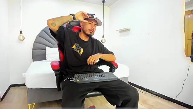 Snapshot of MatthewCullen chatting on February 2026 07:50:02 PM MatthewCullen online show from February 2026 07:50:02 PM