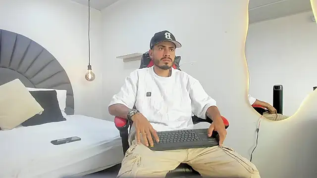 Snapshot of MatthewCullen chatting on February 2026 07:50:02 PM MatthewCullen online show from February 2026 07:50:02 PM