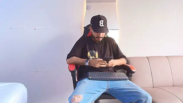 Snapshot of MatthewCullen chatting on February 2026 07:52:01 PM MatthewCullen online show from February 2026 07:52:01 PM