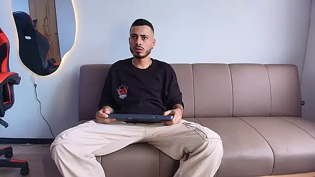 Snapshot of MatthewCullen chatting on February 2026 08:15:01 PM MatthewCullen online show from February 2026 08:15:01 PM