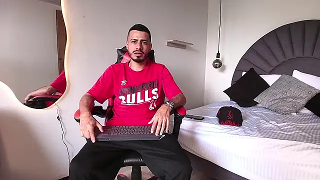 Snapshot of MatthewCullen chatting on February 2026 08:04:02 PM MatthewCullen online show from February 2026 08:04:02 PM