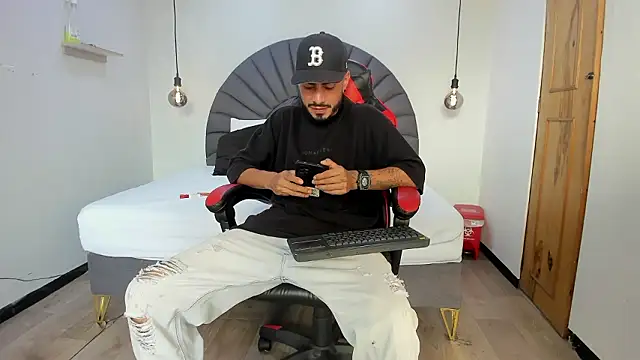 Snapshot of MatthewCullen chatting on February 2026 09:55:02 PM MatthewCullen online show from February 2026 09:55:02 PM