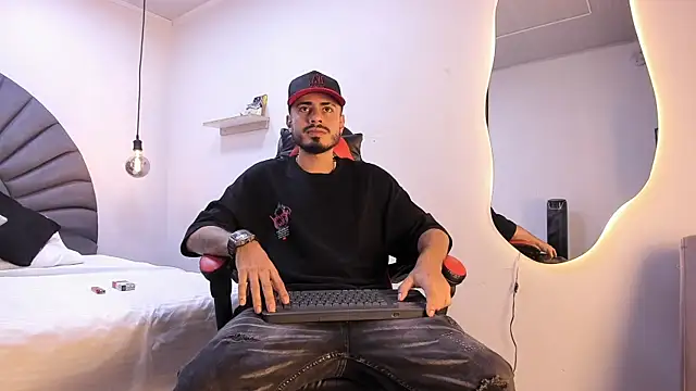 Snapshot of MatthewCullen chatting on February 2026 11:14:01 PM MatthewCullen online show from February 2026 11:14:01 PM