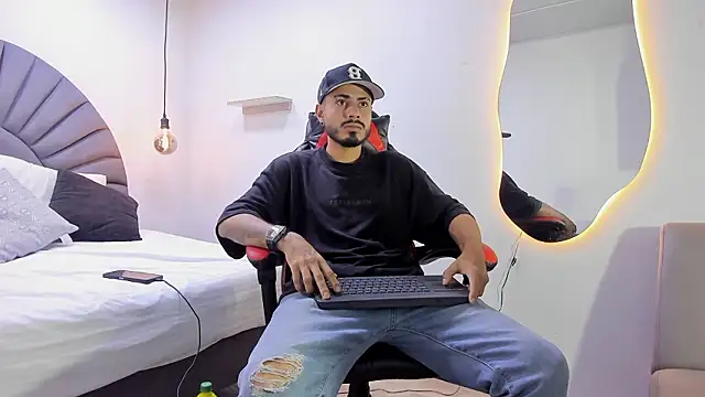 Snapshot of MatthewCullen chatting on February 2026 04:33:02 AM MatthewCullen online show from February 2026 04:33:02 AM