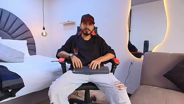 Snapshot of MatthewCullen chatting on February 2026 09:36:02 PM MatthewCullen online show from February 2026 09:36:02 PM