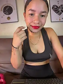 Snapshot of ZoeyFierce chatting on February 2026 01:07:02 PM ZoeyFierce online show from February 2026 01:07:02 PM