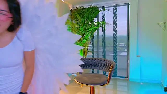 Snapshot of Mia_Cullen chatting on January 2026 12:00:01 PM Mia Cullen online show from January 2026 12:00:01 PM