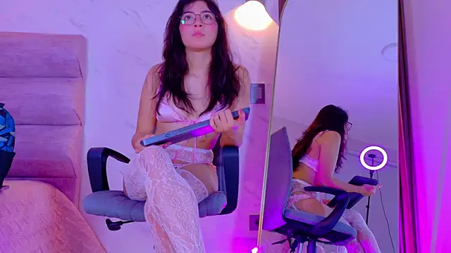 Snapshot of Mia_Cullen chatting on February 2026 12:22:02 PM Mia Cullen online show from February 2026 12:22:02 PM