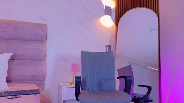 Snapshot of Mia_Cullen chatting on February 2026 12:32:02 PM Mia Cullen online show from February 2026 12:32:02 PM