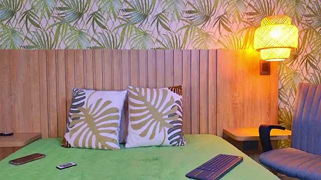 Snapshot of Mia_Cullen chatting on February 2026 12:03:01 PM Mia Cullen online show from February 2026 12:03:01 PM