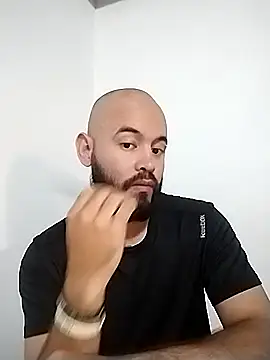 Snapshot of Duglass_tomson chatting on November 2025 06:33:02 PM Duglass tomson online show from November 2025 06:33:02 PM