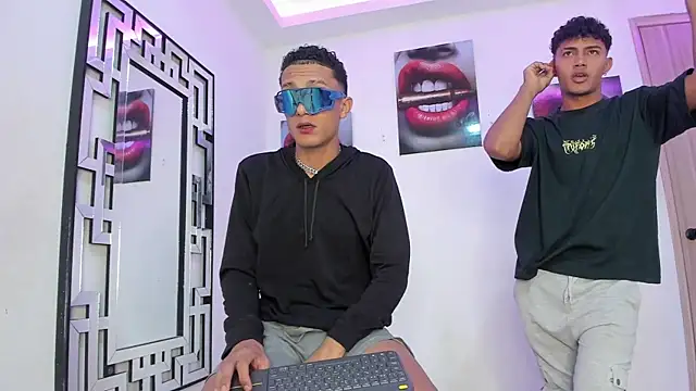 Snapshot of COUPLES_BOYS chatting on November 2025 07:22:02 AM COUPLES BOYS online show from November 2025 07:22:02 AM