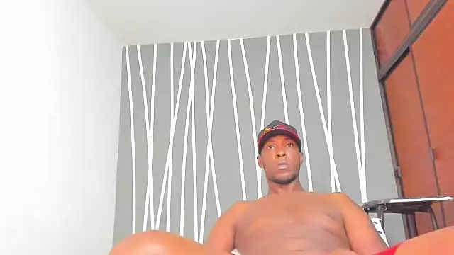 Snapshot of laura_and_samir chatting on February 2026 12:48:02 PM laura and samir online show from February 2026 12:48:02 PM