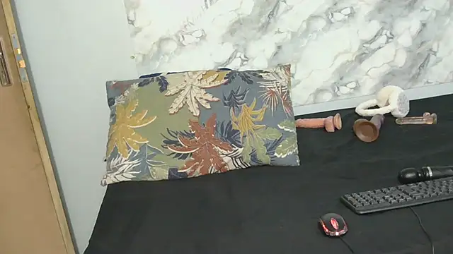 SexyZuluBarbie online show from May 2026 06:05:02 PM