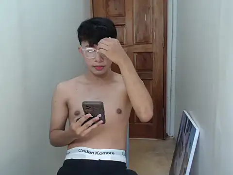 Snapshot of asiantwink0000 chatting on December 2025 04:52:01 AM asiantwink0000 online show from December 2025 04:52:01 AM