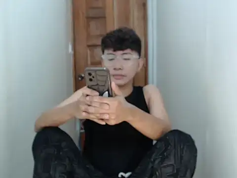 Snapshot of asiantwink0000 chatting on December 2025 08:34:02 AM asiantwink0000 online show from December 2025 08:34:02 AM