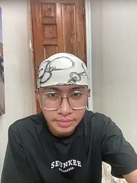 Snapshot of asiantwink0000 chatting on February 2026 09:18:02 PM asiantwink0000 online show from February 2026 09:18:02 PM