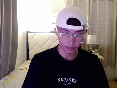 Snapshot of asiantwink0000 chatting on February 2026 09:23:02 AM asiantwink0000 online show from February 2026 09:23:02 AM