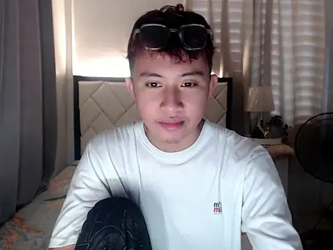 Snapshot of asiantwink0000 chatting on February 2026 02:05:01 AM asiantwink0000 online show from February 2026 02:05:01 AM