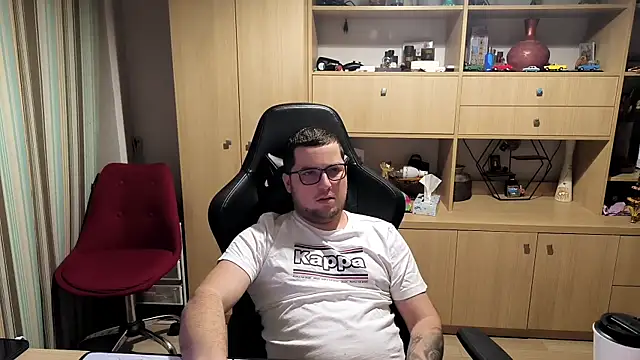 Snapshot of kevinnlovelly chatting on December 2025 11:34:02 PM kevinnlovelly online show from December 2025 11:34:02 PM