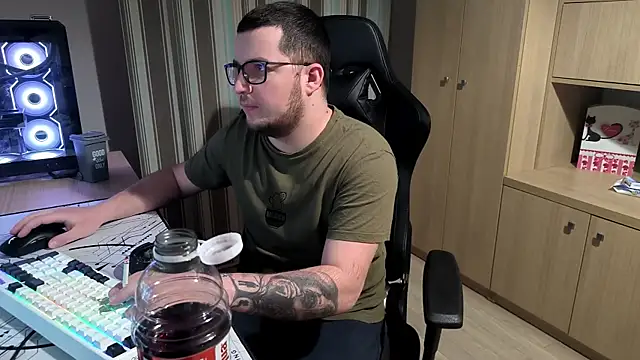 Snapshot of kevinnlovelly chatting on January 2026 08:02:02 PM kevinnlovelly online show from January 2026 08:02:02 PM