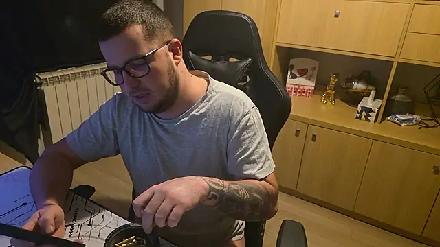 Snapshot of kevinnlovelly chatting on February 2026 09:09:02 PM kevinnlovelly online show from February 2026 09:09:02 PM