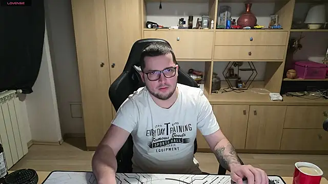 kevinnlovelly online show from March 2026 10:03:01 PM