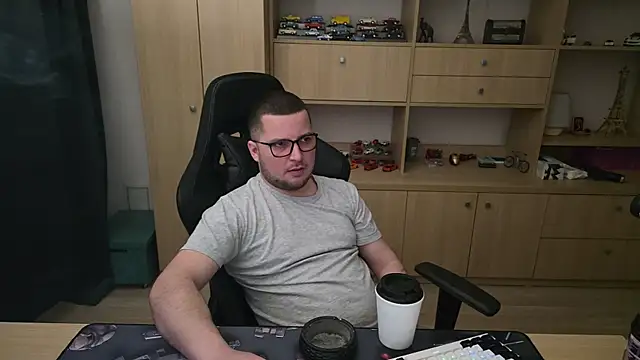 kevinnlovelly online show from April 2026 11:43:02 PM