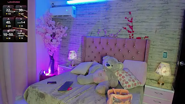 Snapshot of MoliBunny chatting on March 2026 05:37:02 AM MoliBunny online show from March 2026 05:37:02 AM