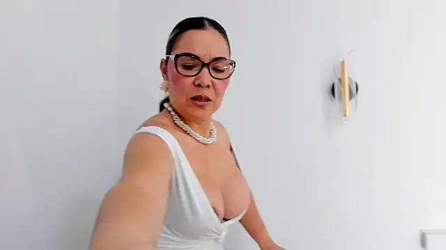 Snapshot of AnnaJaimes chatting on February 2026 11:58:02 PM AnnaJaimes online show from February 2026 11:58:02 PM