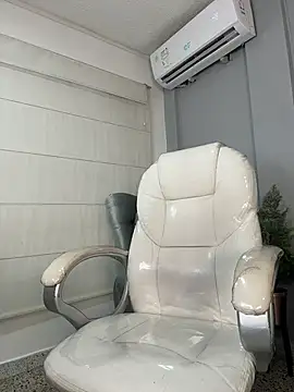 AnnaJaimes online show from July 2026 09:50:01 PM