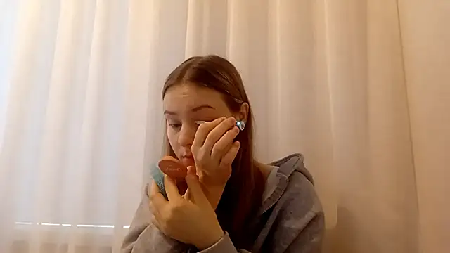 Snapshot of CrackShirker chatting on February 2026 07:04:02 AM CrackShirker online show from February 2026 07:04:02 AM