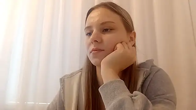 Snapshot of CrackShirker chatting on February 2026 06:26:01 AM CrackShirker online show from February 2026 06:26:01 AM