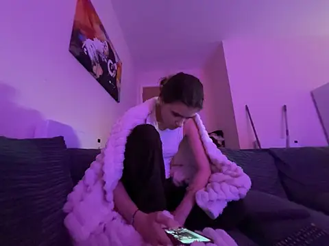 lucyx xx online show from February 2026 08:01:02 PM