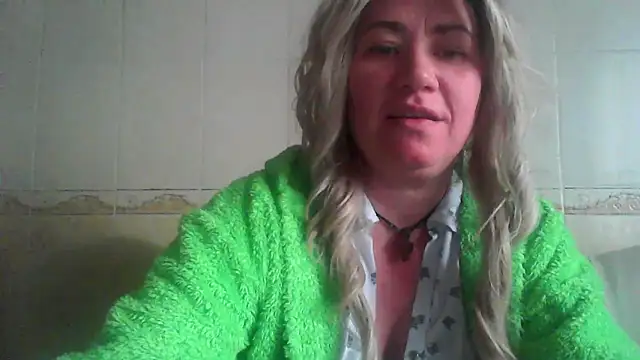 Snapshot of ClaireShannon chatting on December 2025 01:17:02 PM ClaireShannon online show from December 2025 01:17:02 PM