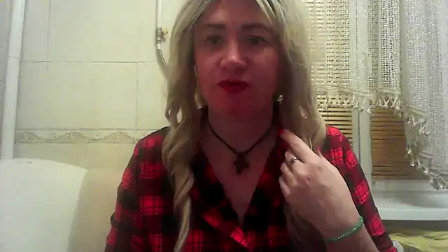 Snapshot of ClaireShannon chatting on December 2025 05:42:02 PM ClaireShannon online show from December 2025 05:42:02 PM