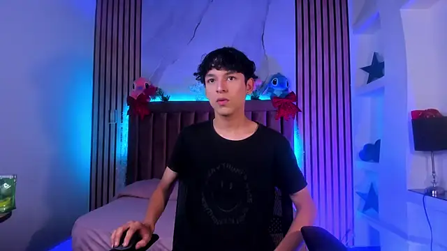 Snapshot of SthepanodiMonaco chatting on December 2025 07:53:01 PM SthepanodiMonaco online show from December 2025 07:53:01 PM