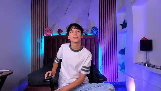 Snapshot of SthepanodiMonaco chatting on January 2026 07:27:01 PM SthepanodiMonaco online show from January 2026 07:27:01 PM