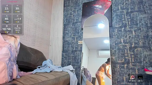 Snapshot of Brizza_H033 chatting on January 2026 01:35:02 PM Brizza H033 online show from January 2026 01:35:02 PM