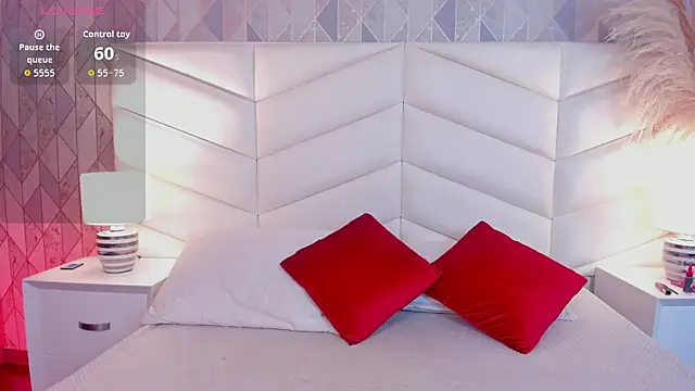 Lizzi Hotman  online show from December 2025 01:20:01 PM